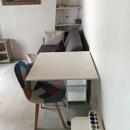 Apartment Chic & Vibrant Apartment, Place D'italie *